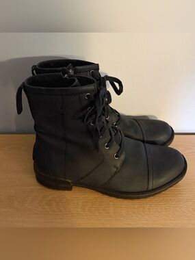 UGG Women's Ashbury Waterproof Leather Boot - Size 10